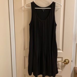 Aritzia Babaton black pleated dress with pockets